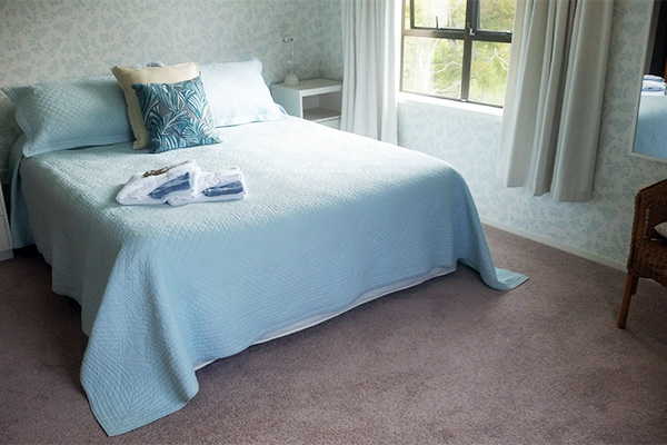 B&B Lodging in the Coromandel - Jacaranda Lodge - Blue Room B&B Lodging in the Coromandel - Jacaranda Lodge - Blue Room