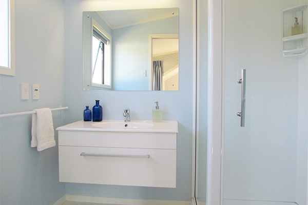 B&B Lodging in the Coromandel - Jacaranda Lodge - Blue Room Ensuite