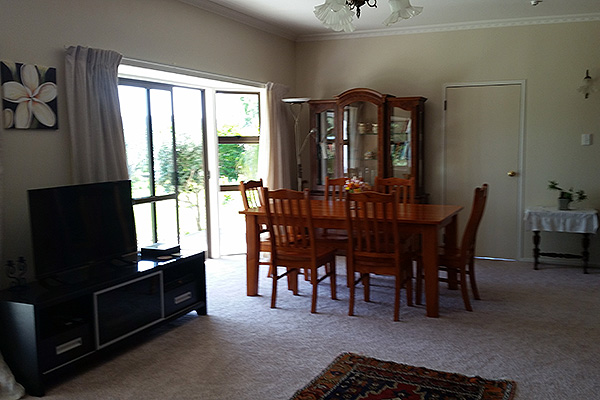 B&B Lodging in the Coromandel - Jacaranda Lodge - Large Lounge B&B Lodging in the Coromandel - Jacaranda Lodge - Large Lounge