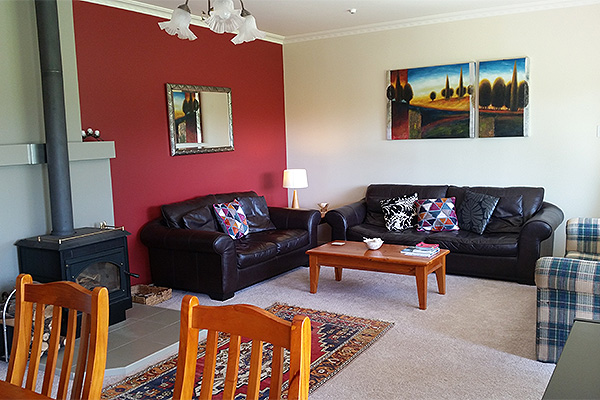 B&B Lodging in the Coromandel - Jacaranda Lodge - Large Lounge B&B Lodging in the Coromandel - Jacaranda Lodge - Large Lounge