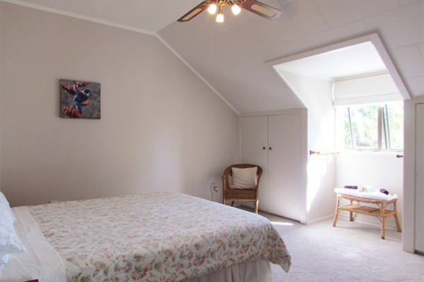 B&B Lodging in the Coromandel - Jacaranda Lodge - Rose Room